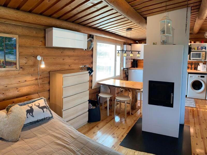 Kaupinmaja, Yllaes, Aekaeslompolo, Lapland - Log Cabin With Lake And Fell Scenery Exterior foto